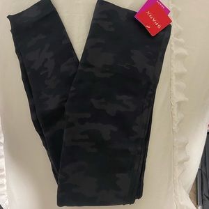 Spanx look at me now legging. Black camo. NWT.